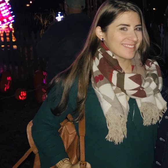 Meet your Posher, Daina - Picture 3 of 3